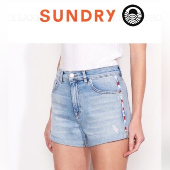 Sundry Love Relaxed Denim Short Shorts W/ Colorful Embroidery Light Wash Size 26 - Picture 1 of 12